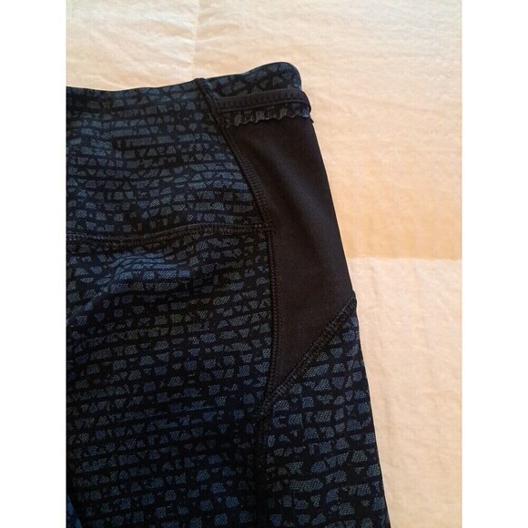 Lululemon Black & Blue Capri Crop Legging Size 4 mesh detail Excellent Condition - Picture 5 of 9